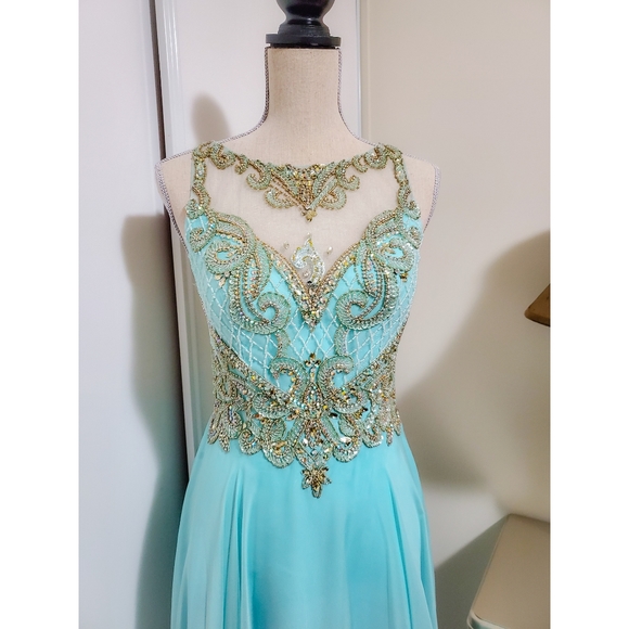 Dress - Picture 3 of 11